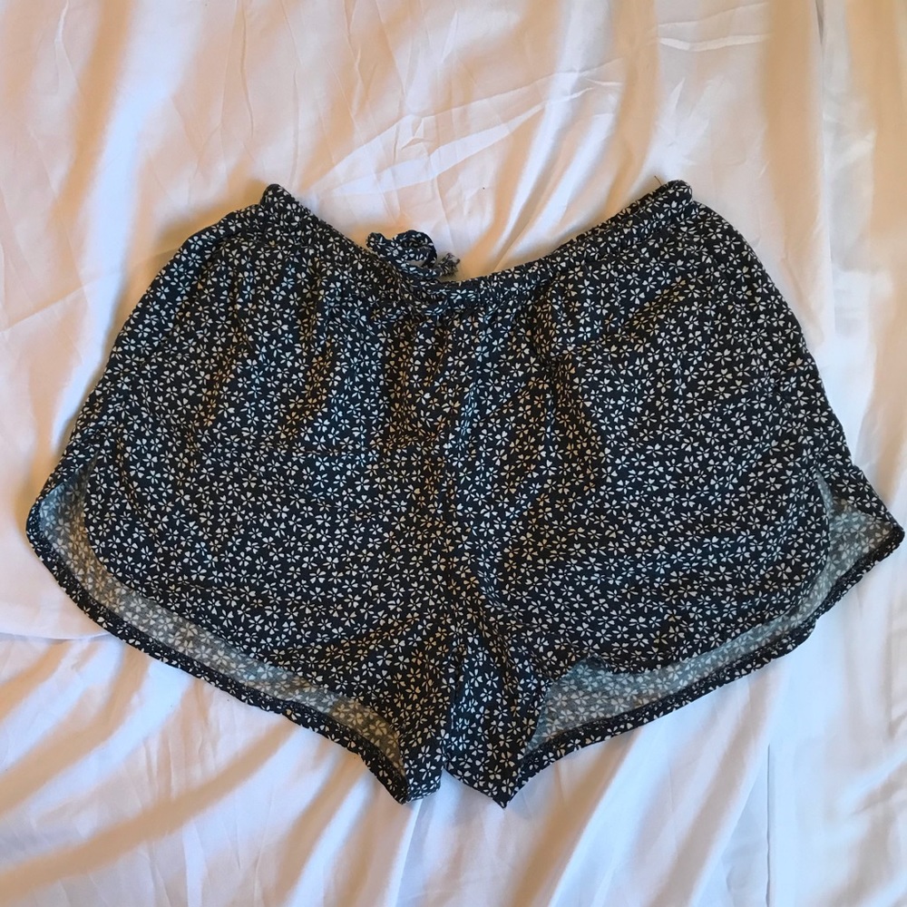 Comfy Brandy Melville blue and white shorts!